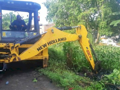 Sabtu Bersih, DPU Makassar Keruk Kanal di Buloa