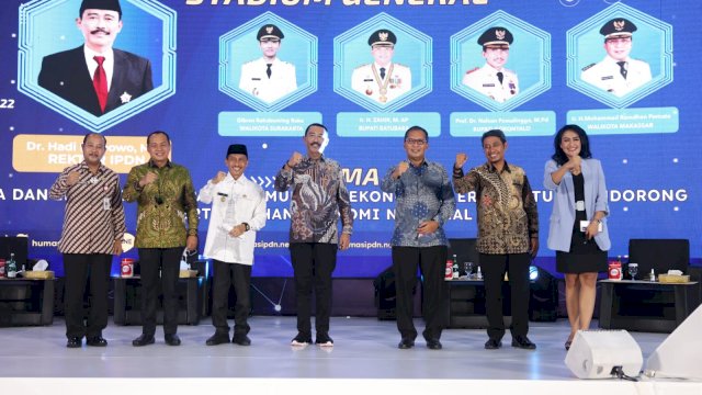 Danny Pomanto Terima Penghargaan Kartika Pamong Praja Muda Dari IPDN