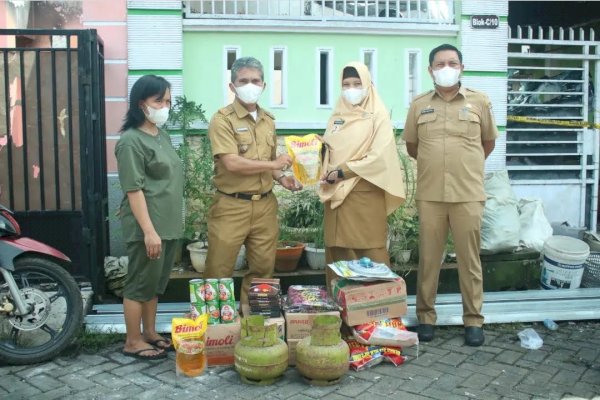 Gerak Cepat, Kadis Sosial Makassar Bantu Korban Kebakaran di Kelurahan Sudiang Raya
