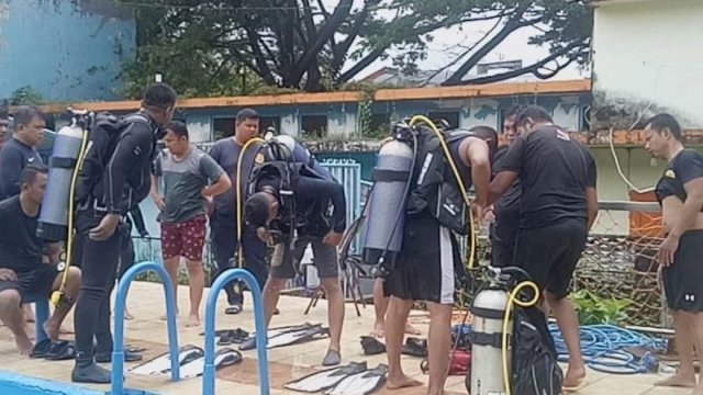 Maksimalkan Kompetensi Water Rescue, Puluhan Personel Damkar Makassar Berlatih Scubadiving