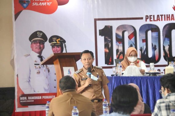 Camat Tallo Bawakan Materi di Pelatihan Wirausaha 1000 Pemuda Lorong