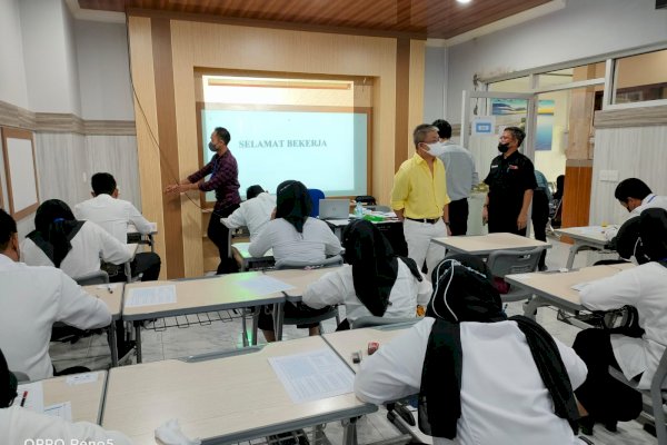 Beni Iskandar Pantau Langsung Peserta Test Calon Pegawai Perumda Air Minum Kota Makassar