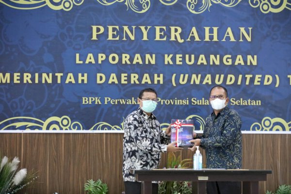 Wali Kota Danny Serahkan LKPD 2021, Harap Makassar Bisa Pertahankan Nilai