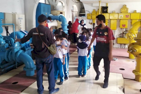 Perkenalkan Program Water Education, Perumda Air Minum Kota Makassar Dikunjungi SD Pertiwi