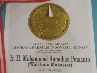 Danny Raih penghargaan dari KPID, Sebagai Inisiator Rekor Khotbah Jumat Seragam Tingkat Sulsel