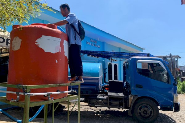 Berkah Ramadhan, Perumda Air Minum Kota Makassar Bantu Tandon Air Jemaah Masjid