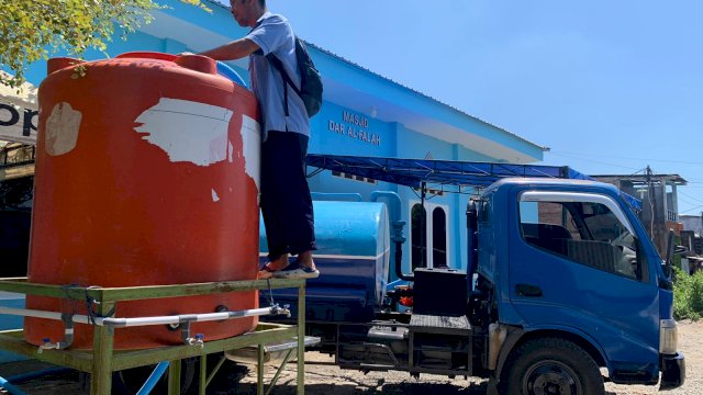 Berkah Ramadhan, Perumda Air Minum Kota Makassar Bantu Tandon Air Jemaah Masjid