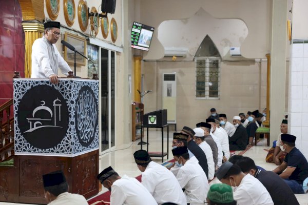 Shalat Subuh Berjamaah, Danny Gelorakan Semangat ‘Jagai Anakta’