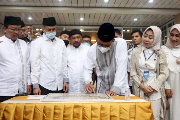 Lakukan Peletakan Batu Pertama, Danny Resmikan Mushallah SMPN 5