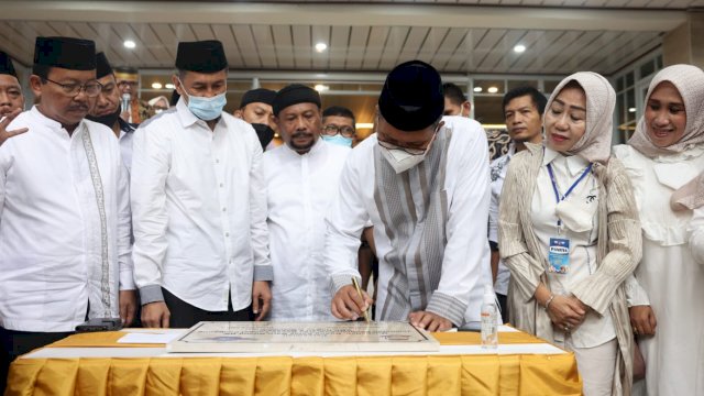 Lakukan Peletakan Batu Pertama, Danny Resmikan Mushallah SMPN 5