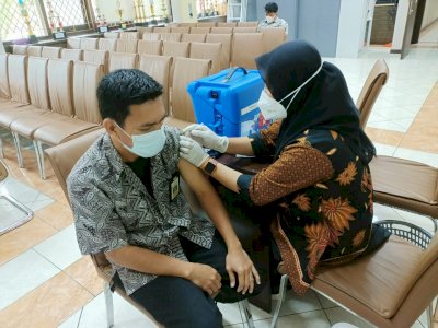 Tindak Lanjut Surat Edaran Gubernur, Pegawai Dinas PU Makassar Ikut Vaksin Booster
