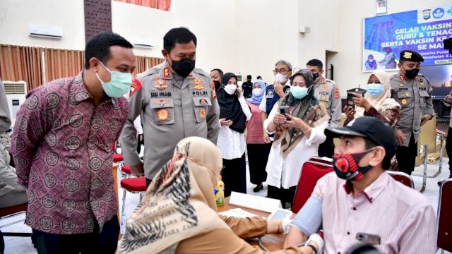 Kapolda Sulsel dan Andi Sudirman Tinjau Vaksinasi Booster