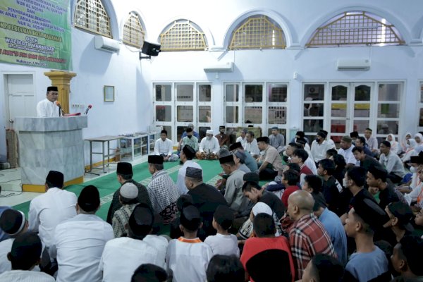 Wali Kota Danny Wisuda Santri Sekaligus Serahkan Beasiswa Anak Anak dan Remaja Masjid Nur Al- Aqsa