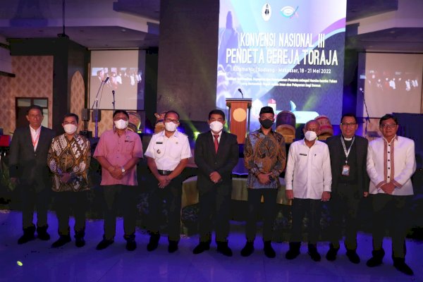 Danny Hadiri Konvensi Nasional III Pendeta Gereja Toraja