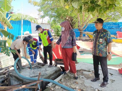 Bersama Anggota DPRD Makassar, Kadis PU Tinjau Kondisi IPAL di Pulau Lae-lae