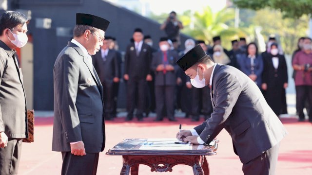 Lakukan Penyegaran, Danny Lantik 457 Pejabat Pemkot