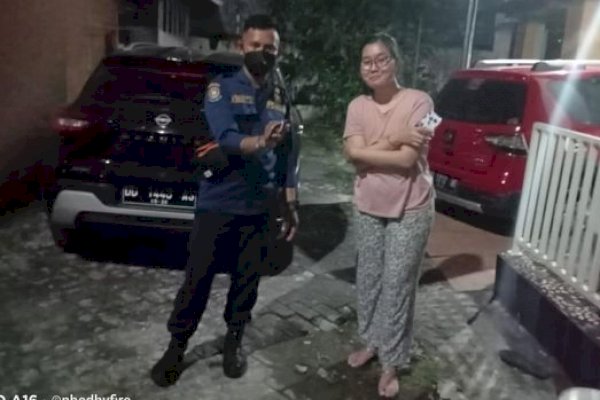 Ular Piton Buat Geger di Borong, Diamankan Animal Rescue Damkar Makassar