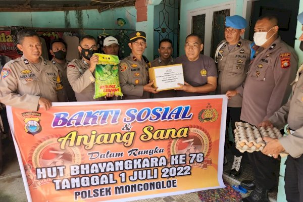 Wujud Nyata Kepedulian Dan Kebersamaan, Polsek Moncongloe Lakukan Bakti Sosial Bagi Anggota Polri Yang Sakit Dan Purnawirawan Polri