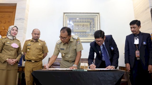 Wali Kota Danny Teken MoU Bersama Politeknik Pariwisata Kembangkan Potensi Wisata Makassar