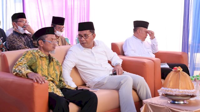 Hadiri Pernikahan 9 Santri Yayasan Al Bayan Hidayatullah, Danny Berpesan Jagai Anak&#8217;Ta