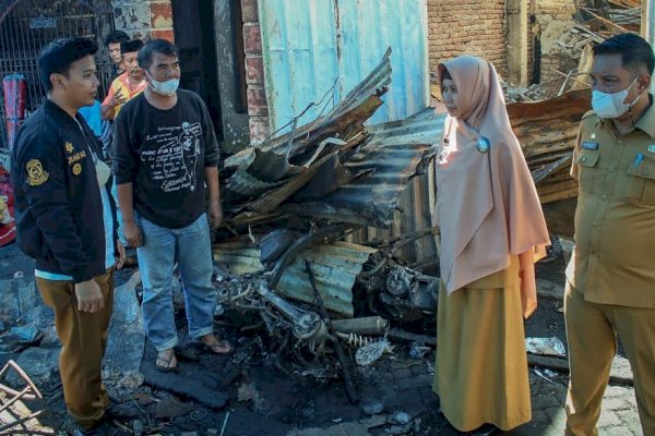 Serahkan Bantuan Terhadap Warga Terdampak Bencana Kebakaran, Bagini Harapan Kadis Sosial Makassar