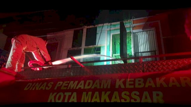 Salon Terbakar di Minasa Upa, Damkar Makassar Luncurkan Personel