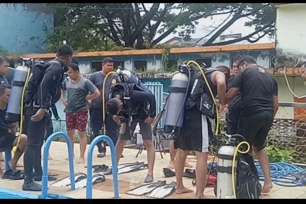 Maksimalkan Kompetensi Water Rescue, Puluhan Personel Damkar Makassar Berlatih Scubadiving