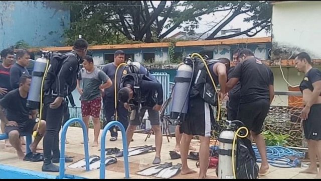Maksimalkan Kompetensi Water Rescue, Puluhan Personel Damkar Makassar Berlatih Scubadiving