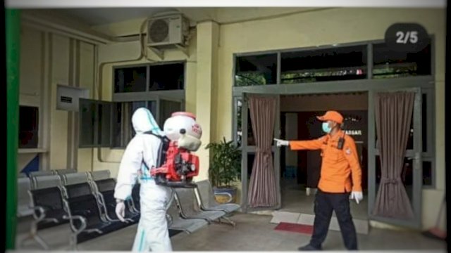 Kantor Dinsos Makassar Disemprot Disinfektan