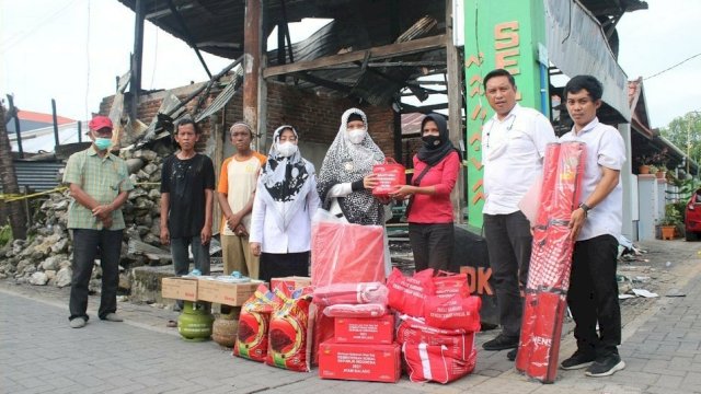 Kadinsos Makassar Kunjungi Warga Korban Kebakaran di Rappokalling
