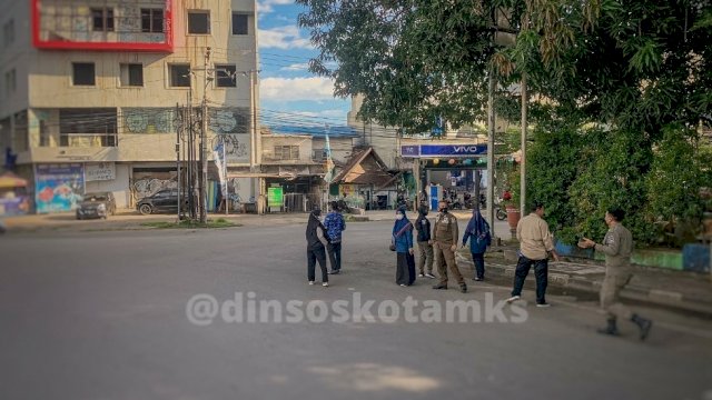 TRC Dinsos Makassar Lakukan Patroli Jaring PMKS