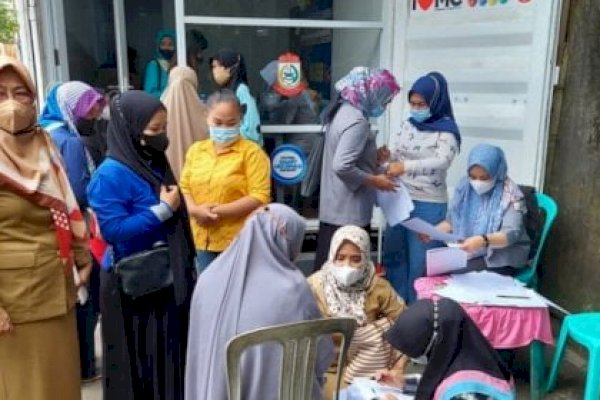 Warga Cambaya Nikmati Layanan KB Bergerak