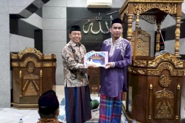 Ketua DPRD Makassar Salurkan Hibah ke Masjid Taqwa