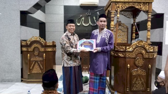 Ketua DPRD Makassar Salurkan Hibah ke Masjid Taqwa