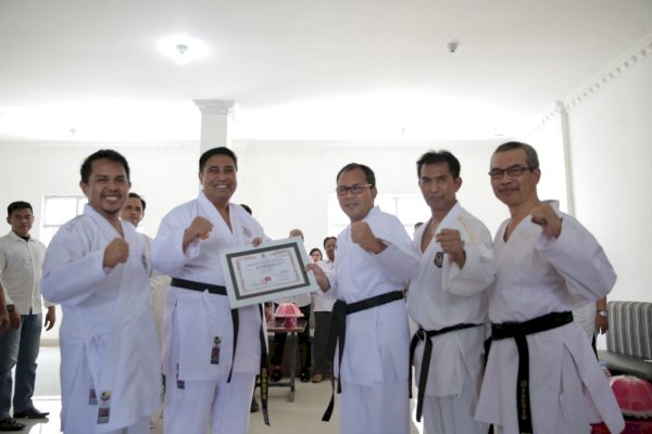 Lantik Pengurus KKI Maros, Danny Pomanto Ajak Gelorakan Olahraga Karate