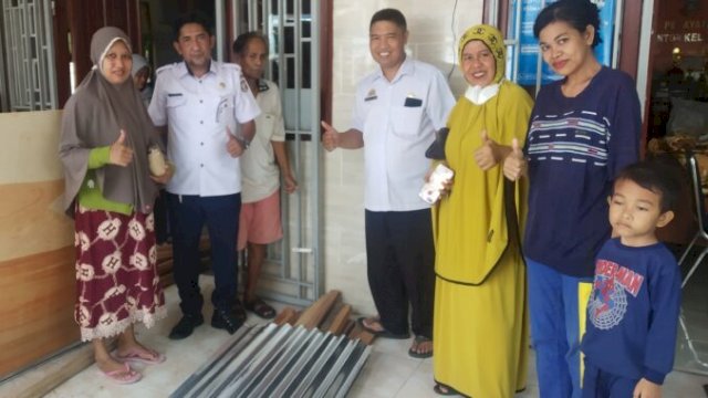 Bantuan Dari BPBD Makassar Disalurkan ke Korban Angin Puting Beliung