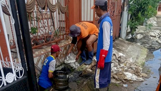 Dinas PU Makassar Sasar Lorong Wisata Bersihkan Drainase di 35 Kelurahan