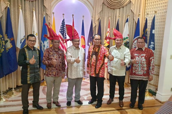 Hari Pertama Tiba di AS, Danny Kunjungi KJRI New York