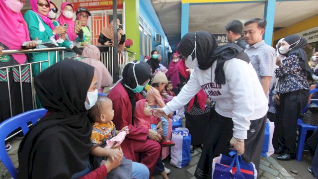 Wakil Wali Kota Bagikan Makanan Tambahan untuk Balita di Puskesmas Antang Tekan Angka Stunting