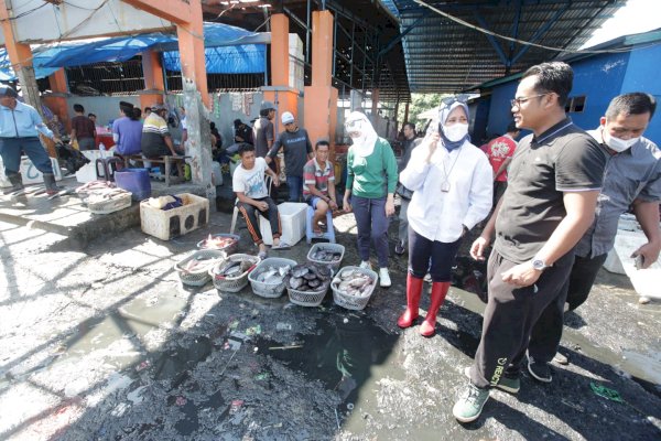 Tindak Lanjuti Aspirasi Warga, Fatmawati Rusdi Tinjau TPI Paotere