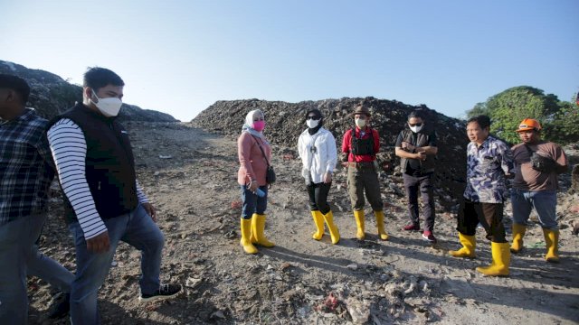 Kunjungi TPA Antang, Wakil Wali Kota Makassar Lihat Mobil Tangkasa Beroperasi