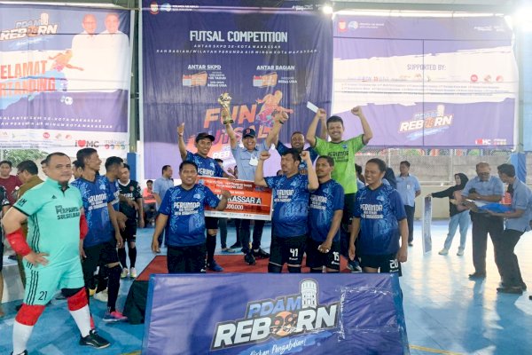 Tim PDAM Sapu Bersih Juara Turnamen Futsal HUT ke 98 PDAM Antar SKPD