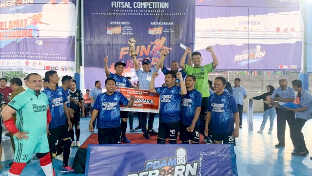 Tim PDAM Sapu Bersih Juara Turnamen Futsal HUT ke 98 PDAM Antar SKPD