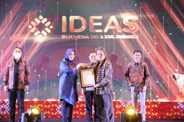 Pemkot Makassar Boyong Tiga Penghargaan IDEAS 2022