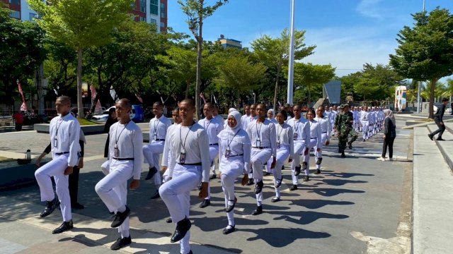 Paskibra Pusatkan Latihan di Anjungan Pantai Losari