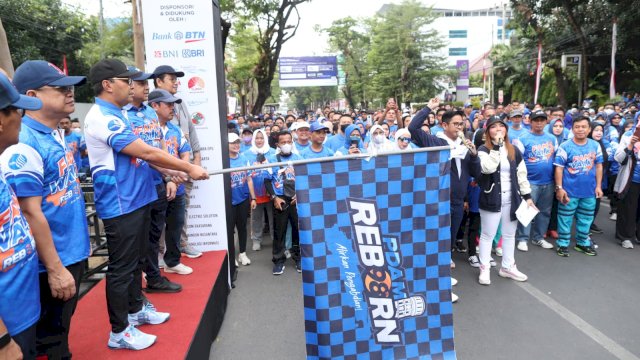 Wali Kota Danny Lepas Peserta Famwalk HUT-98 Perumda Air Minum Kota Makassar