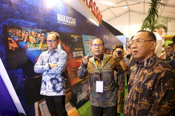 Perpaduan Phinisi dan Rumah Gadang, Bima Arya Sebut Booth Makassar Impresif