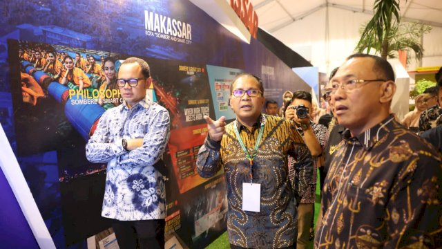 Perpaduan Phinisi dan Rumah Gadang, Bima Arya Sebut Booth Makassar Impresif