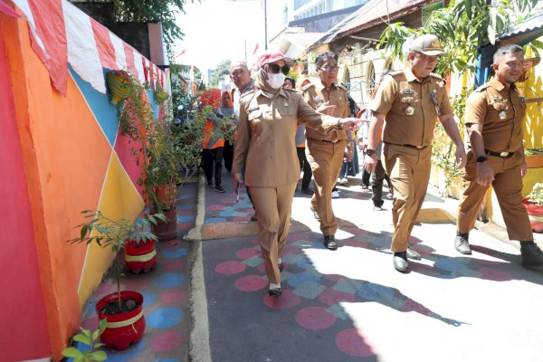 Kunjungi Longwis, Fatmawati Rusdi Sarapan Nasi Kuning di Lorong