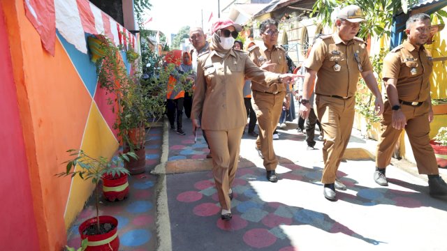 Kunjungi Longwis, Fatmawati Rusdi Sarapan Nasi Kuning di Lorong